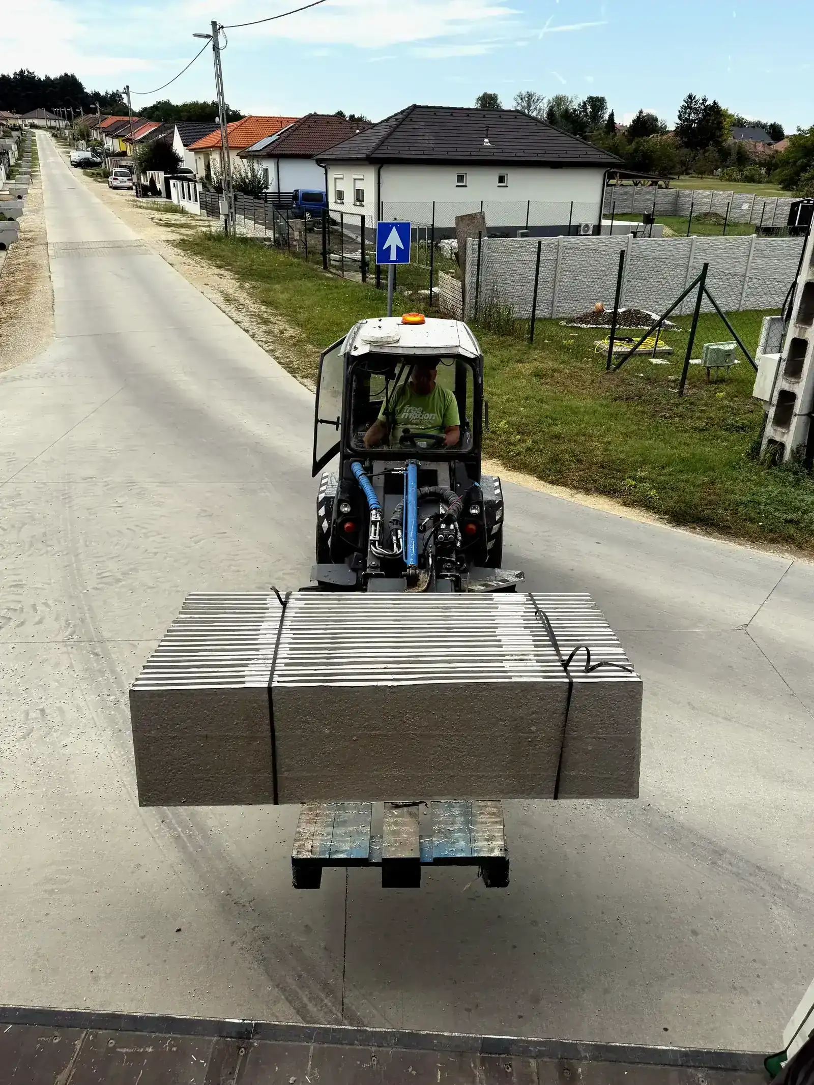 Raklapos anyag mozgatása helyszínen